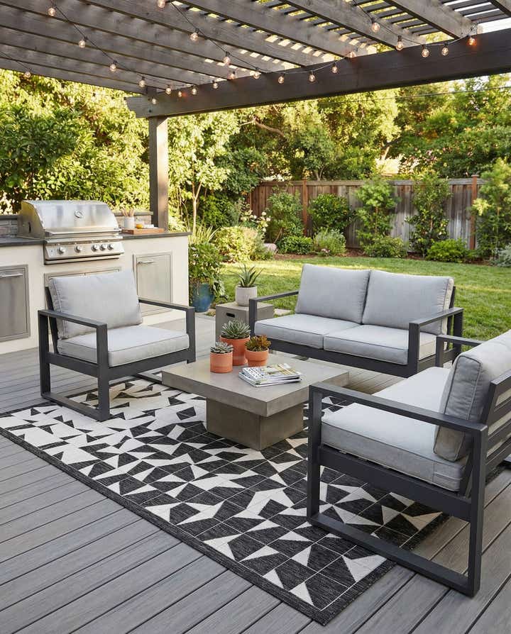 7' x 10' Easy-Clean Modern Indoor / Outdoor Rug