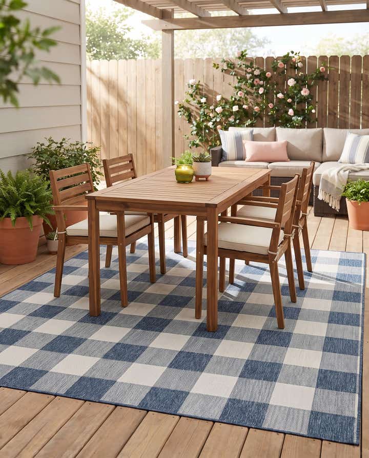 7' 10 x 7' 10 Easy-Clean Checkered Indoor / Outdoor Square Rug