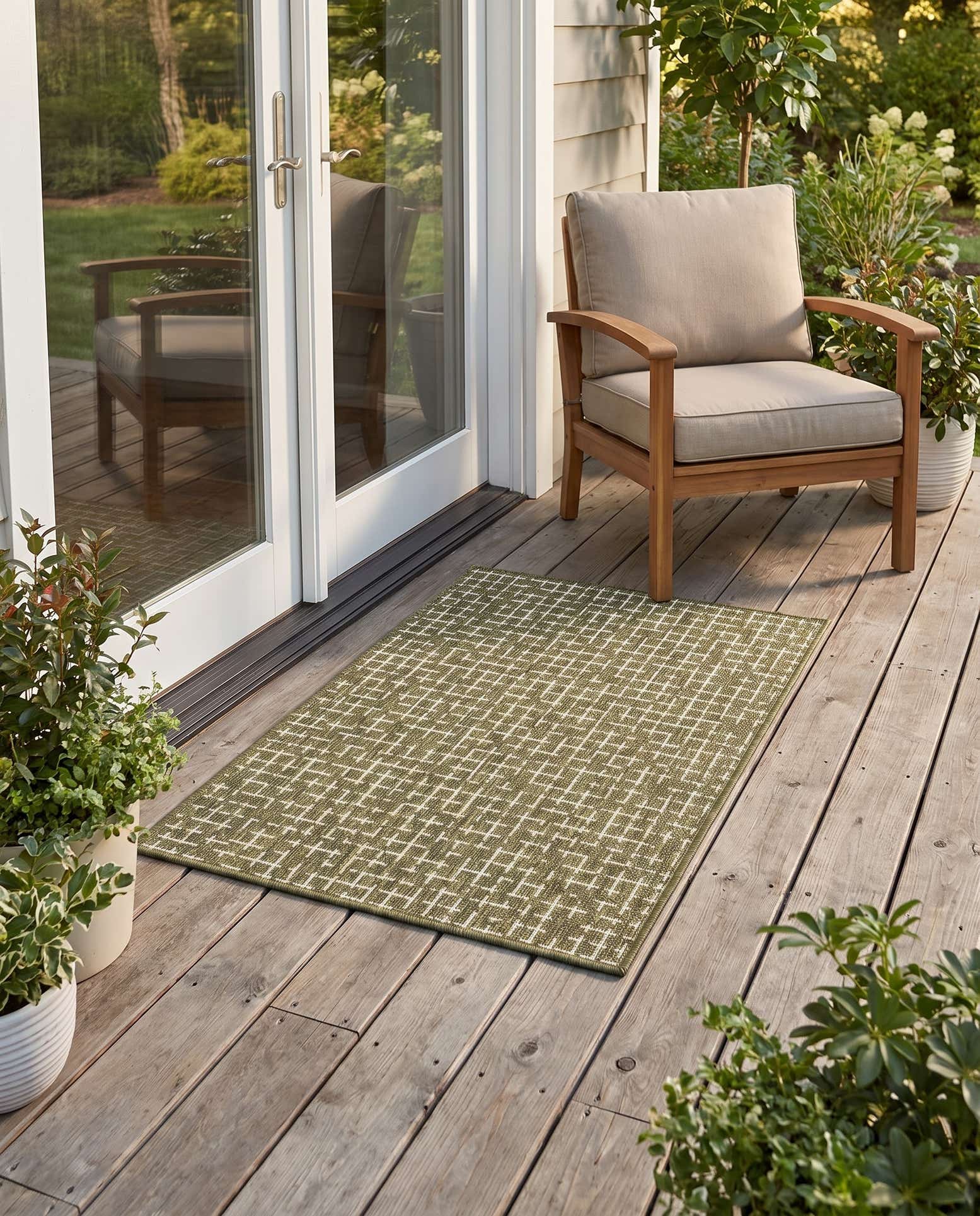 2' x 3' Easy-Clean Checkered Indoor / Outdoor Rug