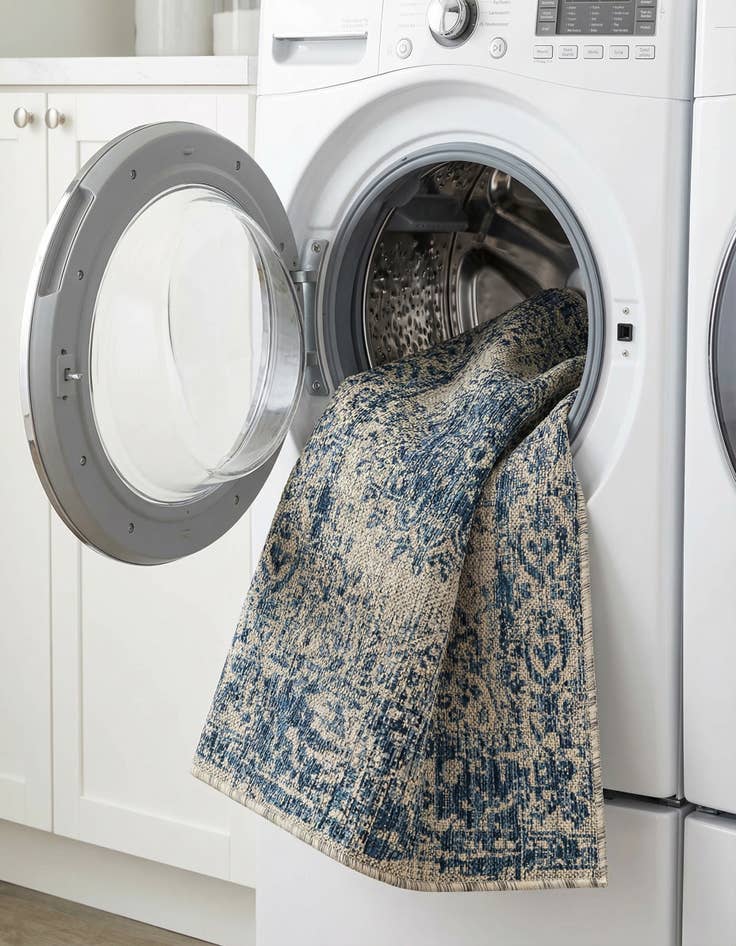 Detail image of 2' x 3'  Washable Traditional Indoor / Outdoor Rug