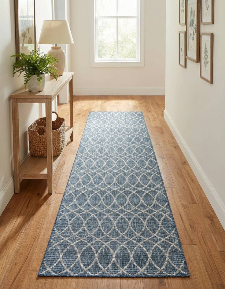 Detail image of 2' 7 x 10' Easy-Clean Trellis Indoor / Outdoor Runner Rug