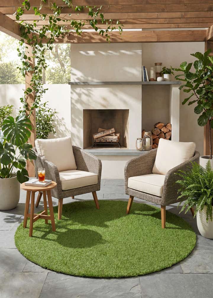 6' x 6' Easy-Clean Grass Indoor / Outdoor Round Rug