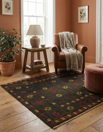 3' 10 x 4' 4 Hand Knotted Sumak Wool Square Rug