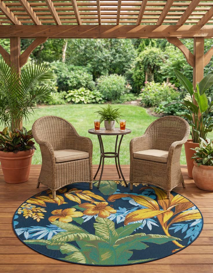 Detail image of 4' x 4'  Washable Botanical Indoor / Outdoor Round Rug