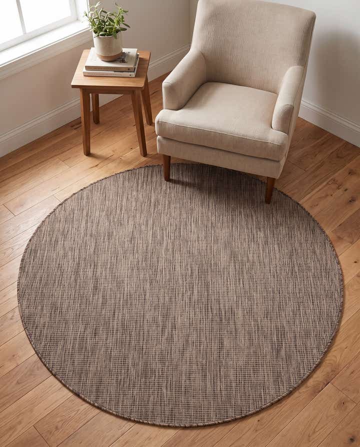 5' 3 x 5' 3 Easy-Clean Solid Indoor / Outdoor Round Rug