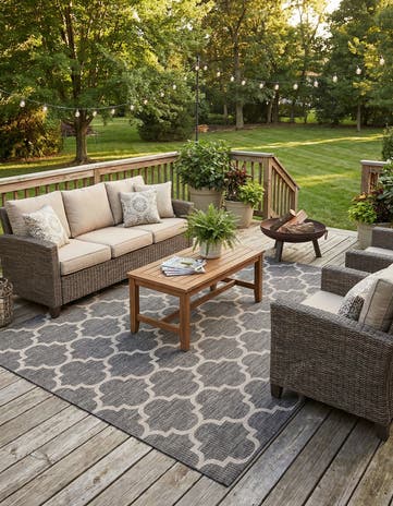 7' 10 x 11' Easy-Clean Lattice Indoor / Outdoor Rug