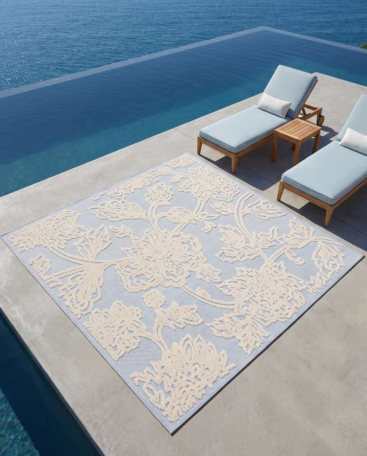 7' 10 x 7' 10 Easy-Clean Aruba Indoor / Outdoor Square Rug