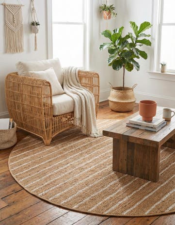 7' 10 x 7' 10 Hand Braided Laurel Handwoven Jute Round Rug