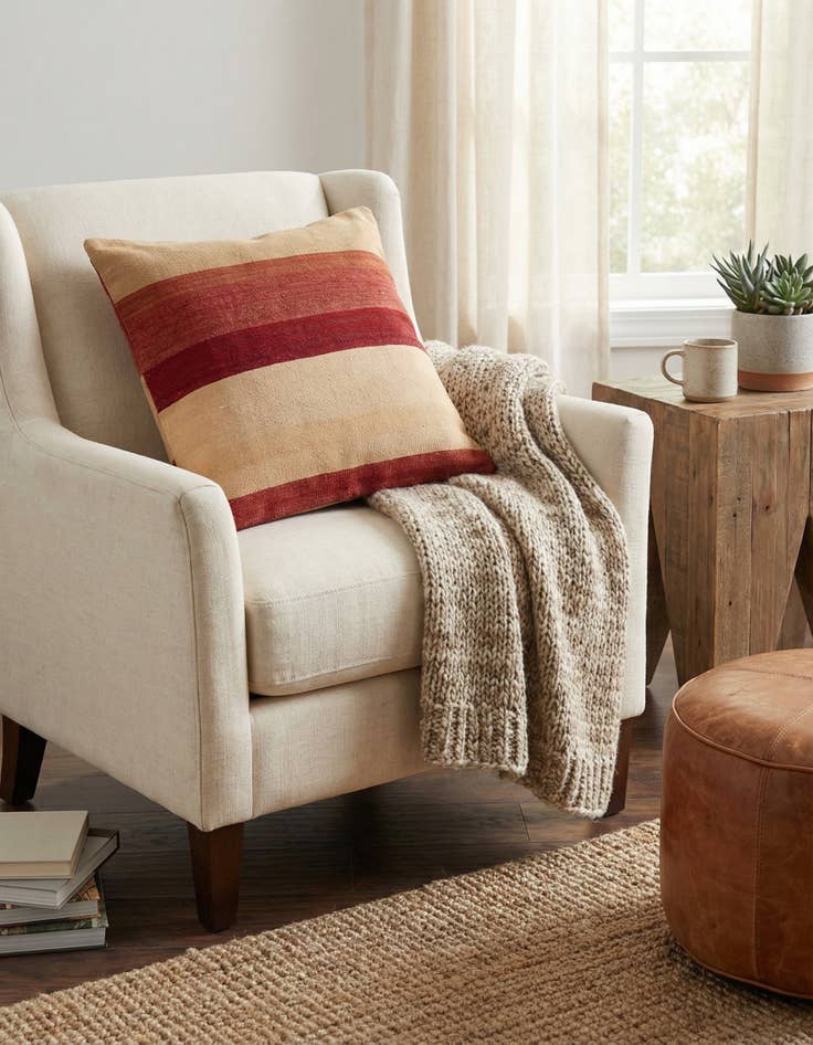 Detail image of  2' 5 x 2' 5  Hand Woven Pillow Wool Square Rug