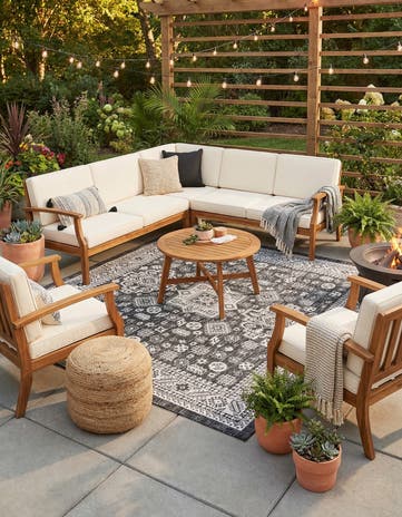 7' 10 x 7' 10 Easy-Clean Aztec Indoor / Outdoor Square Rug