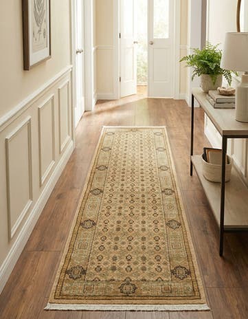 2' 7 x 10' Amina Runner Rug