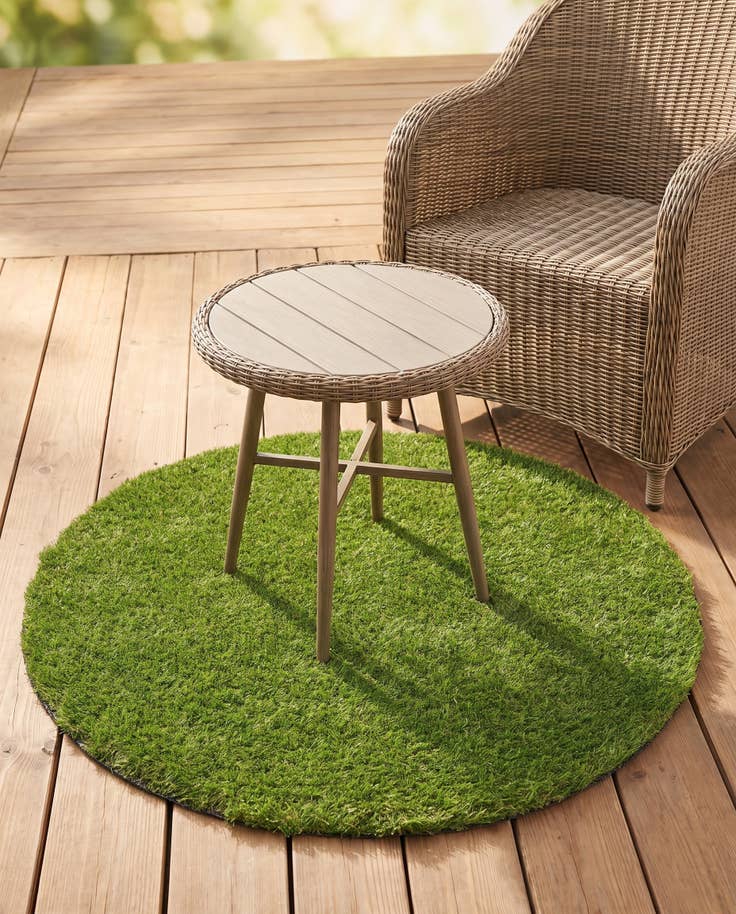 Detail image of 3' x 3' Easy-Clean Grass Indoor / Outdoor Round Rug