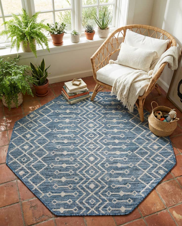 Detail image of 4' x 4' Easy-Clean Lattice Indoor / Outdoor Octagon Rug