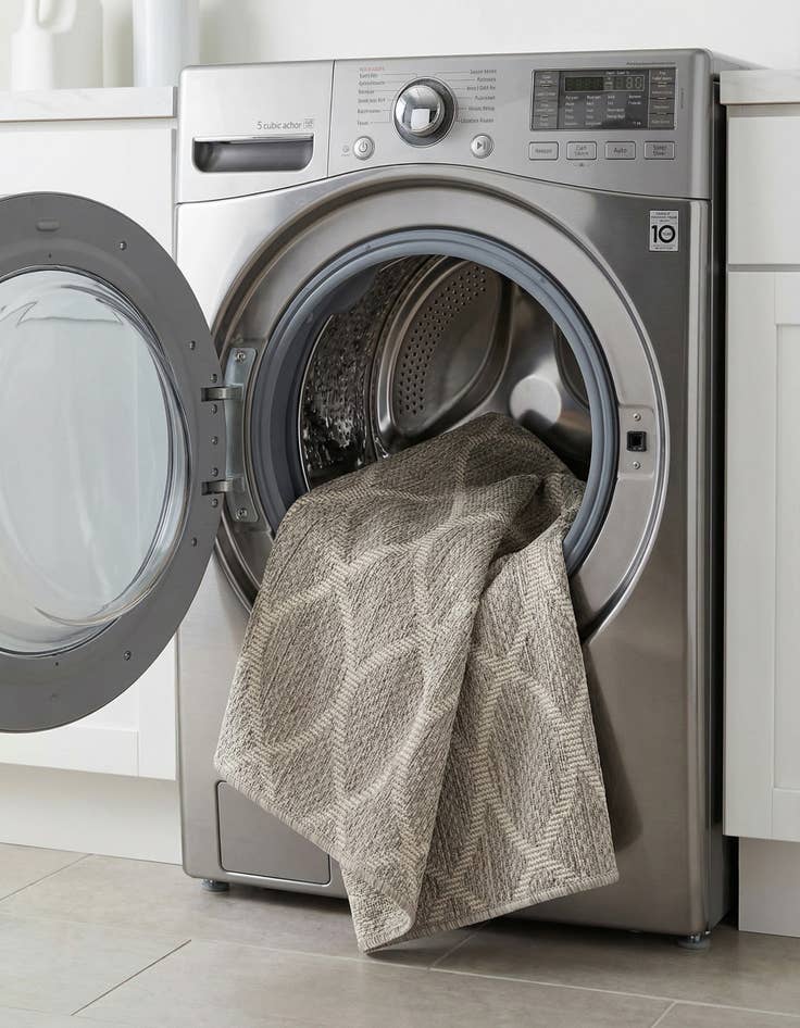 Detail image of  2' x 3'  Washable Lattice Indoor / Outdoor Rug