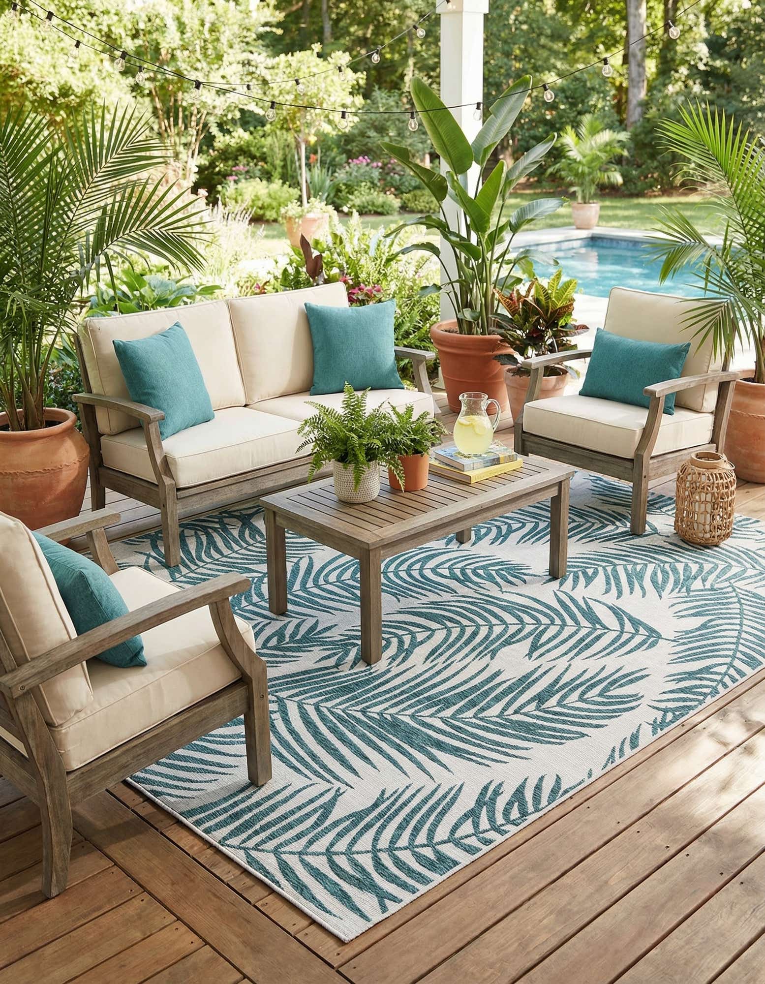 9' x 12' Easy-Clean Botanical Indoor / Outdoor Rug
