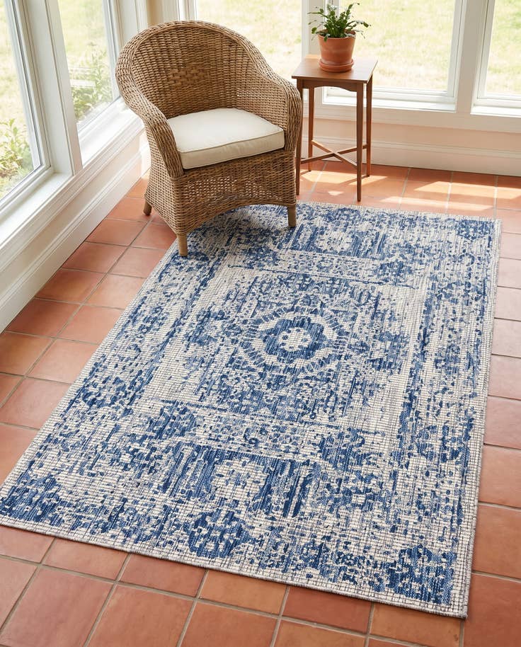 Detail image of 4' x 6' Easy-Clean Traditional Indoor / Outdoor Rug
