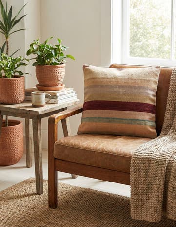 2' 5 x 2' 6 Hand Woven Pillow Wool Square Rug