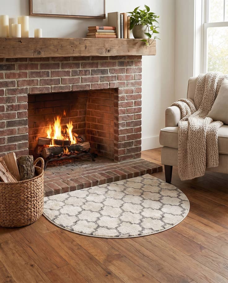 Detail image of 2' 2 x 3' 7 Lattice Hearth Rug