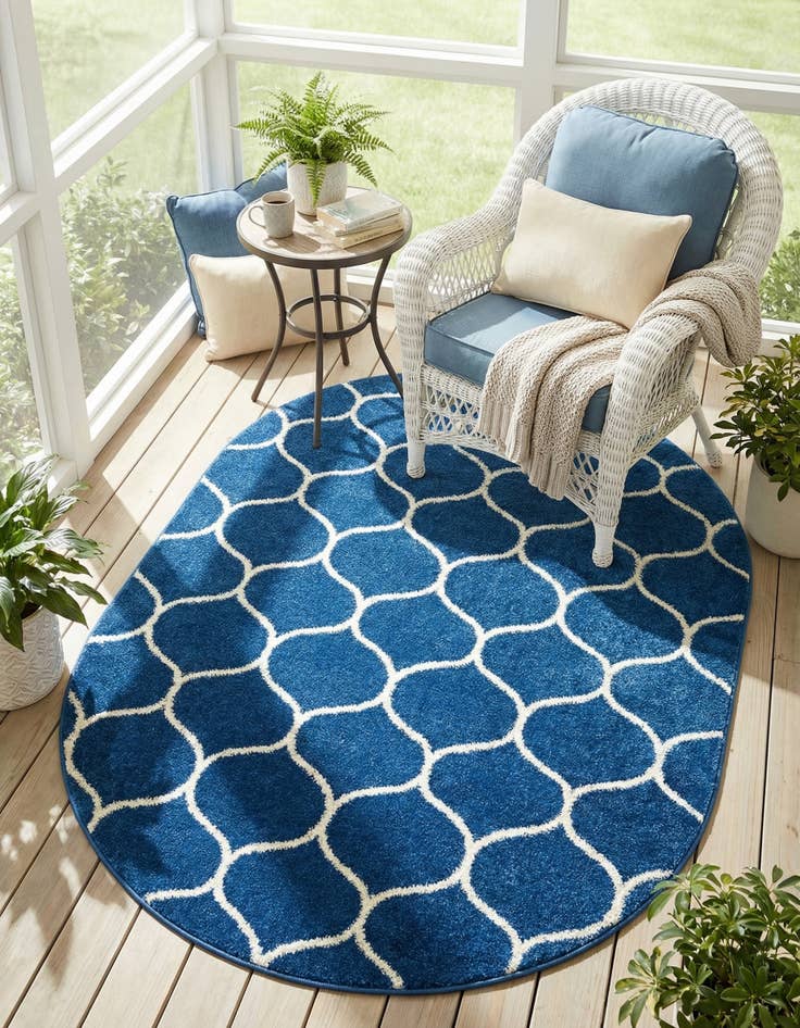 Detail image of  4' x 6' Lattice Frieze Oval Rug