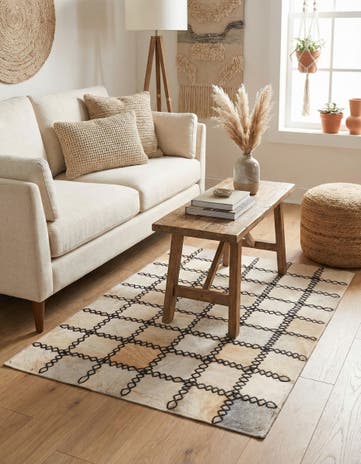 2' 1 x 3' 1 Cowhide Rug