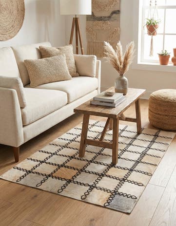 2' 1 x 3' 1 Cowhide Rug