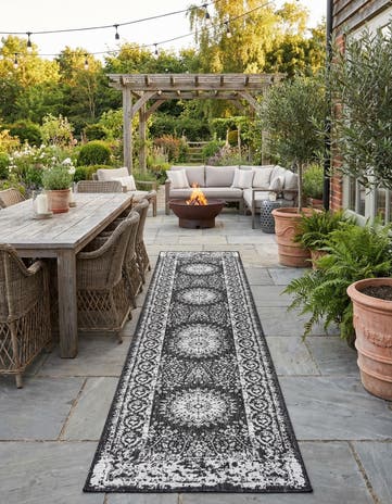 2' 7 x 12' Easy-Clean Traditional Indoor / Outdoor Runner Rug