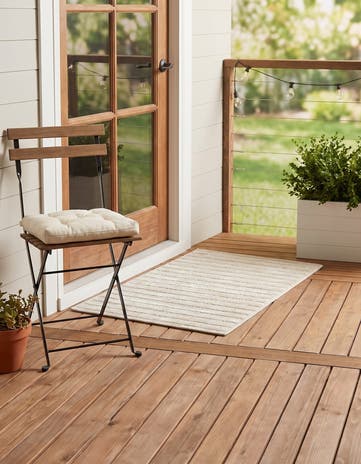 2' x 3' Easy-Clean Sabrina Soto Indoor / Outdoor Rug