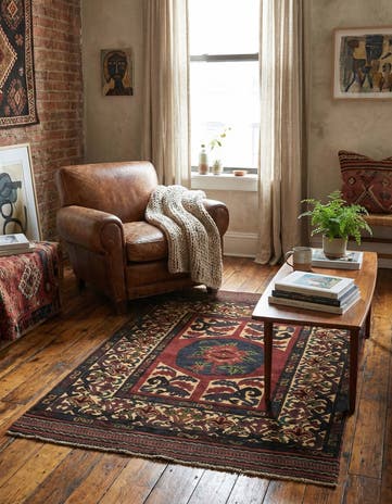 4' x 6' 2 Hand Knotted Sumak Wool Rug