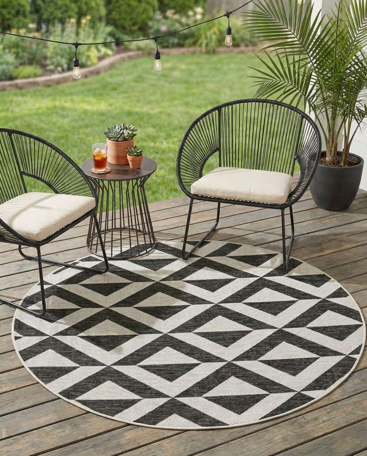 5' 3 x 5' 3 Easy-Clean Jill Zarin Napa Indoor / Outdoor Round Rug