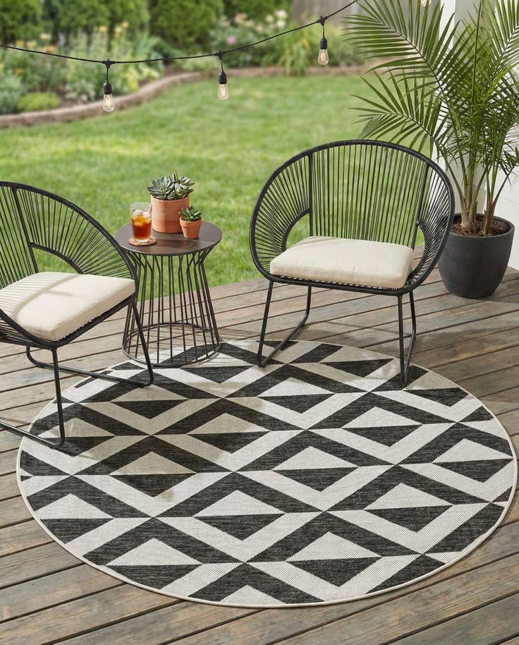 Detail image of 5' 3 x 5' 3 Easy-Clean Jill Zarin Napa Indoor / Outdoor Round Rug