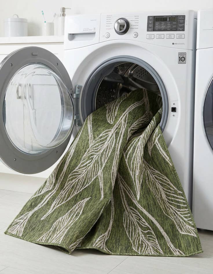 Detail image of  6' x 9'  Washable Botanical Indoor / Outdoor Rug