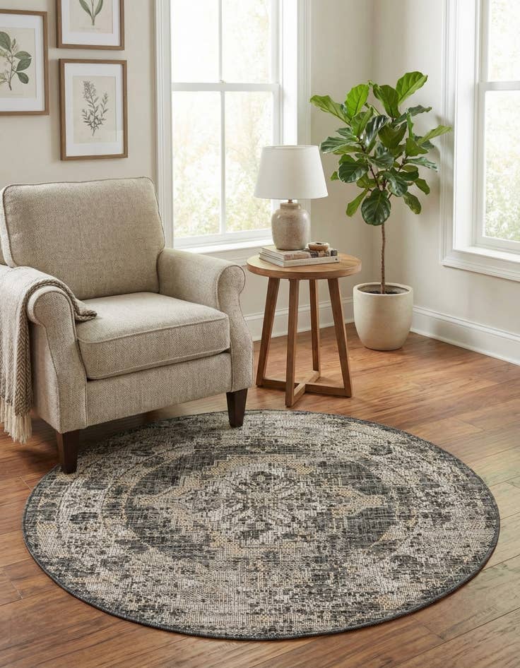 Detail image of 3' x 3'  Washable Traditional Indoor / Outdoor Round Rug