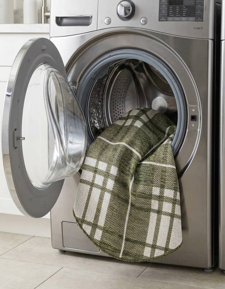 Detail image of 3' x 3'  Washable Checkered Indoor / Outdoor Round Rug