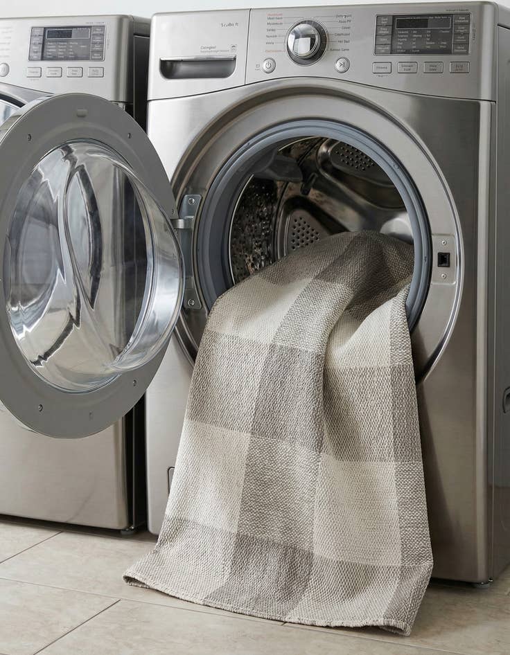 Detail image of  5' 3 x 7'  Washable Checkered Indoor / Outdoor Rug