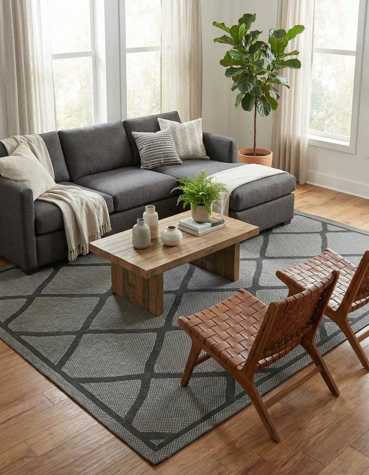 Detail image of 9' x 12' Easy-Clean Lattice Indoor / Outdoor Rug