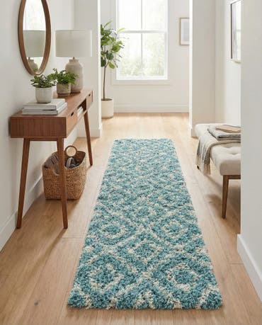  2' 7 x 10' Lattice Shag Runner Rug
