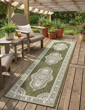 2' 7 x 12' Easy-Clean Traditional Indoor / Outdoor Runner Rug