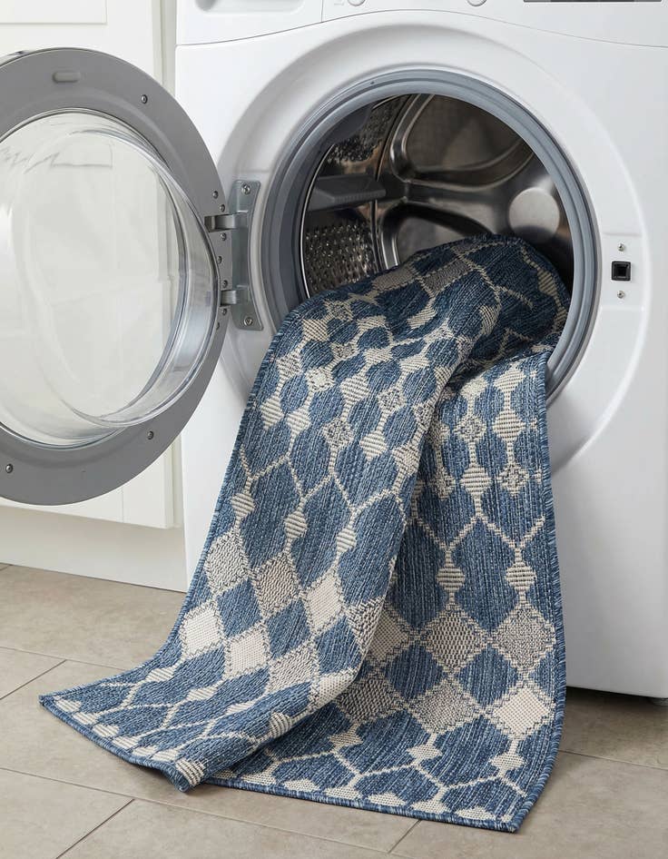 Detail image of  3' x 5' 3  Washable Lattice Indoor / Outdoor Rug