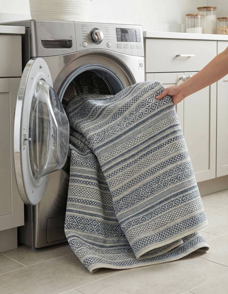 Detail image of 6' x 9'  Washable Striped Indoor / Outdoor Rug