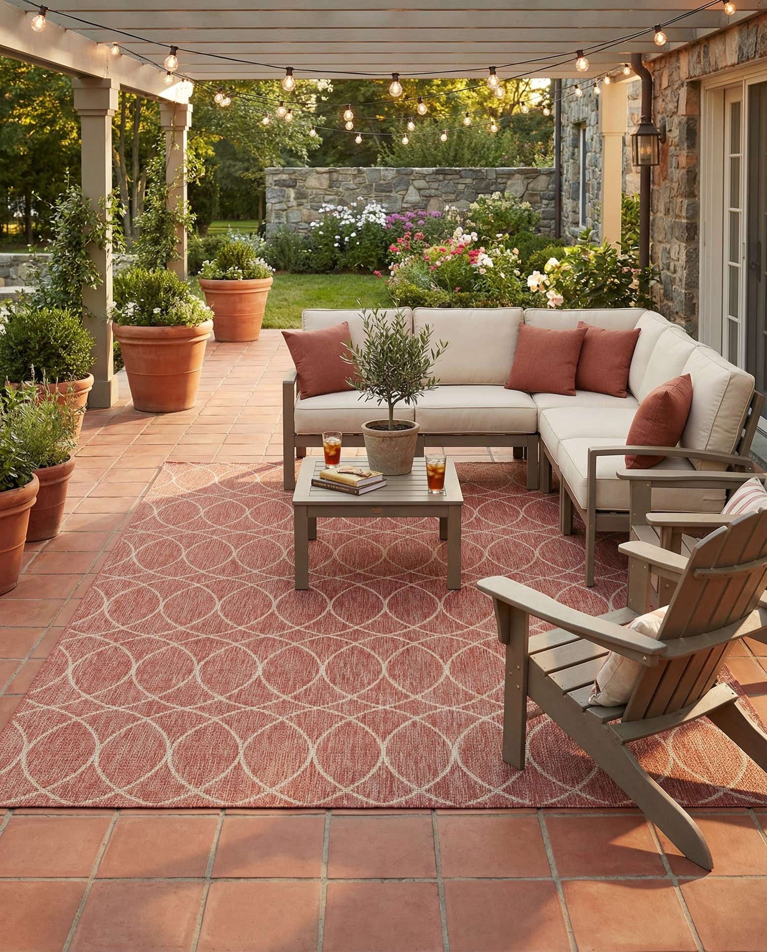 7' 10 x 11' Easy-Clean Trellis Indoor / Outdoor Rug