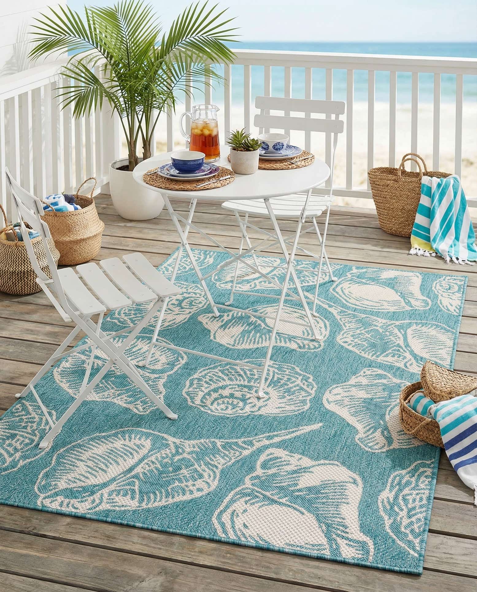 4' x 6' Easy-Clean Coastal Indoor / Outdoor Rug