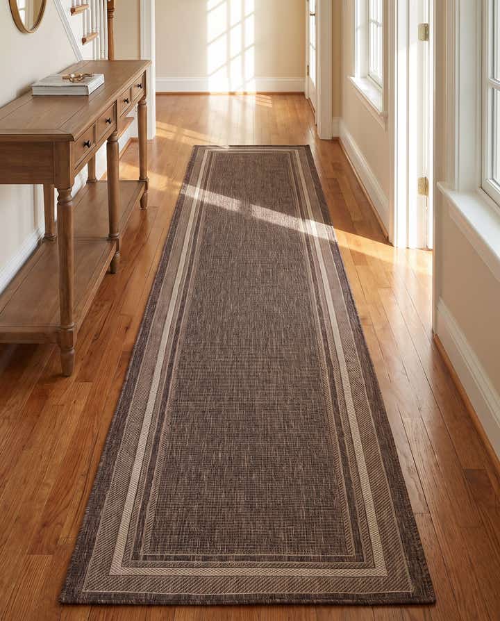 2' 7 x 14' Easy-Clean Border Indoor / Outdoor Runner Rug