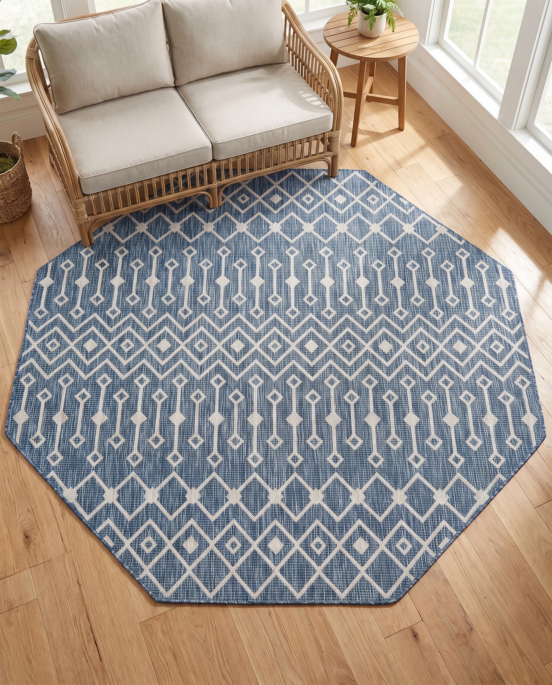 7' 10 x 7' 10 Easy-Clean Lattice Indoor / Outdoor Octagon Rug