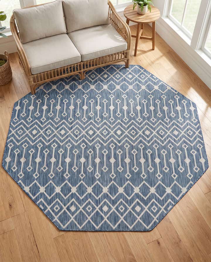 7' 10 x 7' 10 Easy-Clean Lattice Indoor / Outdoor Octagon Rug