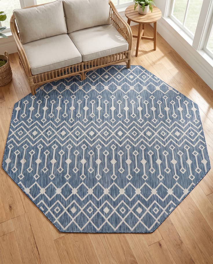 Detail image of 7' 10 x 7' 10 Easy-Clean Lattice Indoor / Outdoor Octagon Rug