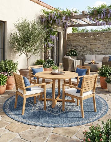 10' x 10' Easy-Clean Traditional Indoor / Outdoor Round Rug