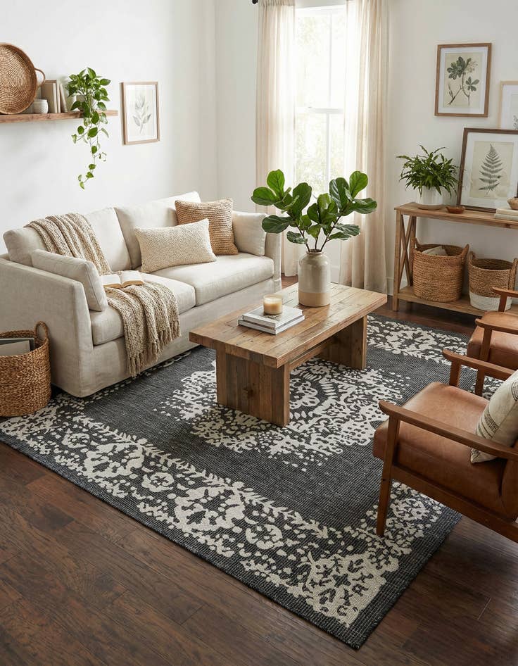 Detail image of 7' 10 x 7' 10  Washable Traditional Indoor / Outdoor Square Rug