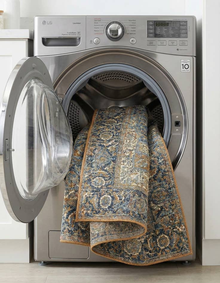 Detail image of  4' x 6'  Washable Traditional Indoor / Outdoor Rug