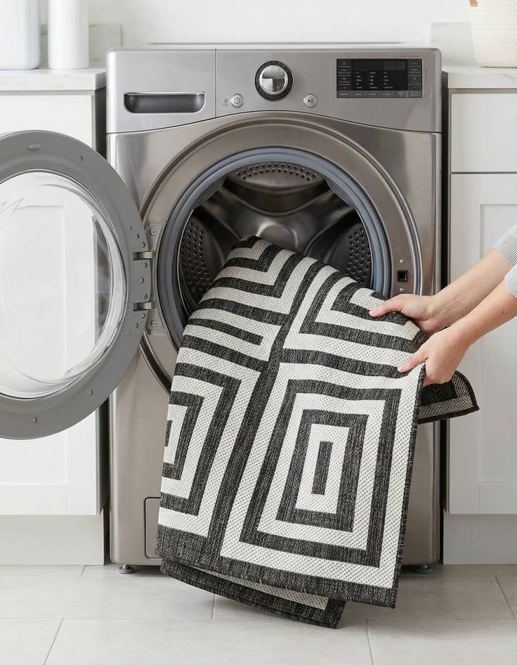 Detail image of  6' x 9'  Washable Modern Indoor / Outdoor Rug