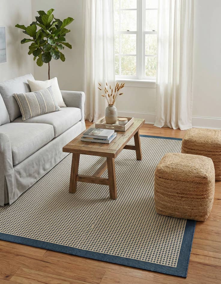 Detail image of 6' x 9'  Washable Border Indoor / Outdoor Rug